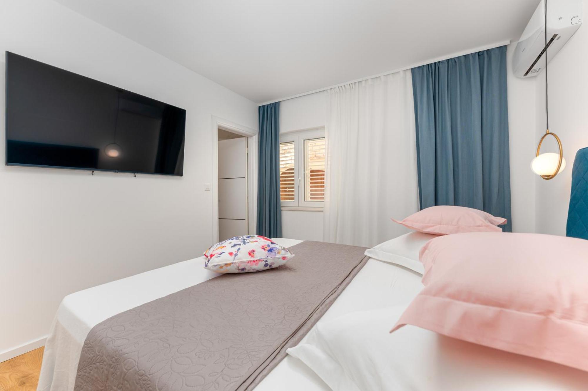 Seaview Apartments Nives เบรลา ภายนอก รูปภาพ
